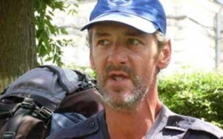 Un bărbat din Dorohoi vrea să facă turul lumii pe jos