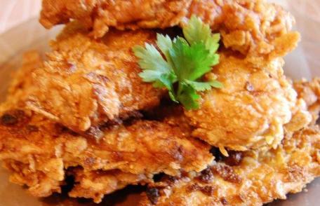 Piept de pui învelit în fulgi