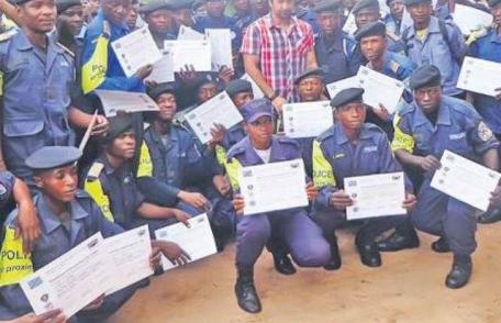 Un polițist din județul Botoșani îi instruiește de doi ani pe omologii săi din Congo