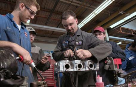 Învăţământul profesional este din nou la mare căutare