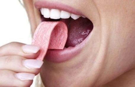 Pericolele gumei de mestecat