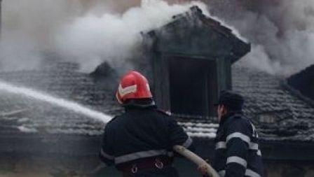 Bătrână decedată într-un incendiu generat de un coș de fum amplasat necorespunzător