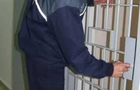 Persoane urmărite în temeiul legii, depistate de poliţişti