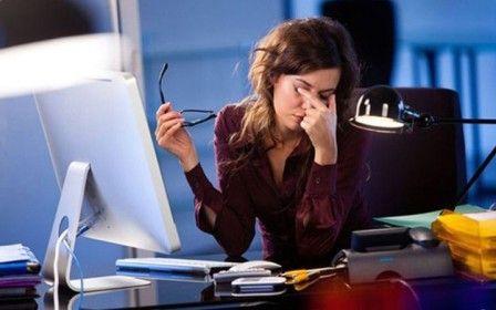 Cum să combaţi „oboseala de monitor”, o problemă a ochilor în era digitală