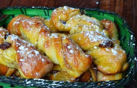 Baghete răsucite umplute cu mere