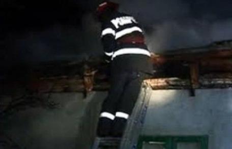 Incendiu cu sfârșit tragic! Un tânăr a fost descoperit decedat pe patul din camera unde a izbucnit focul