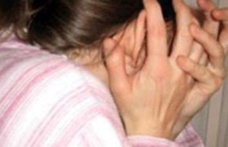 O minoră a ajuns la spital după ce a fost bătută de doi tineri