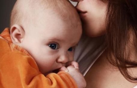 Mamele care stau acasă doi ani pierd protecţia statului