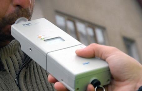 Trei conducători auto aflaţi sub influenţa băuturilor alcoolice depistaţi în trafic