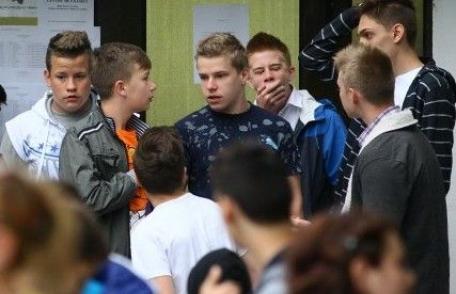 Jumătate din elevi ar lua note sub 5, conform primelor rezultate ale simulării evaluării naţionale