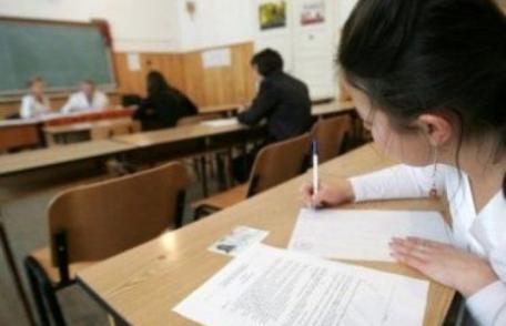 Eseul incredibil scris de o elevă la simularea examenului de română. Profesorul corector i-a răspuns