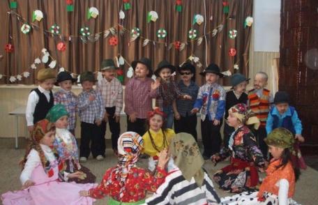 Grupa „Piticilor”, de la Grădinița Broscăuți - „La mulți ani, măicuță dragă!” - FOTO