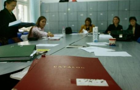 Profesorii, în vizorul Ministerului Educaţiei. Ce nu mai au voie să facă, conform Codului Etic