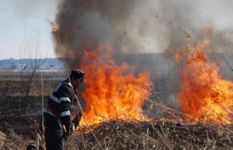 Focuri scăpate de sub control. 14 incendii în două zile 