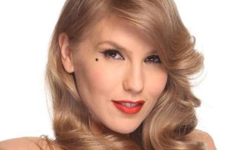 Corina deschide noul sezon de cumpărături la Botoșani Shopping Center