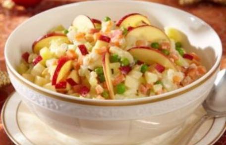 Salată de cartofi cu mere