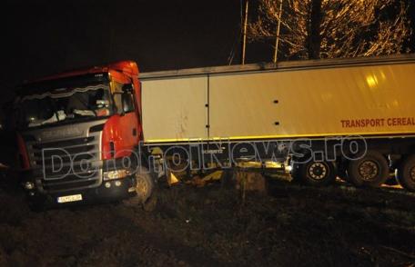 TIR  care se îndrepta către Dorohoi scăpat de sub control la intrarea în Botoșani