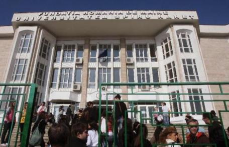 La Spiru Haret, orice îi posibil. Pentru a-şi da licenţa, un student plăteşte pentru restanţele din ultimul an cât pentru doi ani