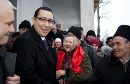 Victor Ponta întâmpinat la Corni de o mare de oameni