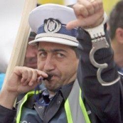 Vezi pe ce criterii dă Guvernul afară angajaţii MAI