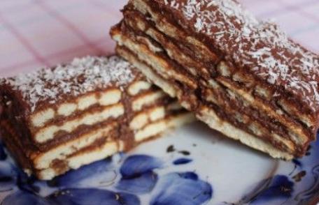 Tort de biscuiți cu cremă de cacao