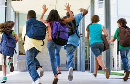 Elevii și preșcolarii intră în vacanță