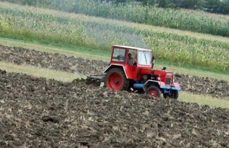 Legea terenurilor agricole a intrat în vigoare. Primarii nu au bani să o pună în aplicare