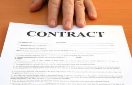 Angajaţii care muncesc de Sărbători au dreptul la compensații