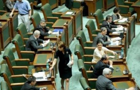 Vacanță record pentru senatori: O lună, până la 26 mai