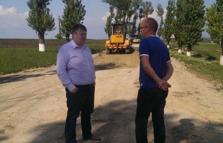 Vizită în teren a președintelui CJ la lucrările de modernizare de pe DJ Călărași – Libertatea - FOTO