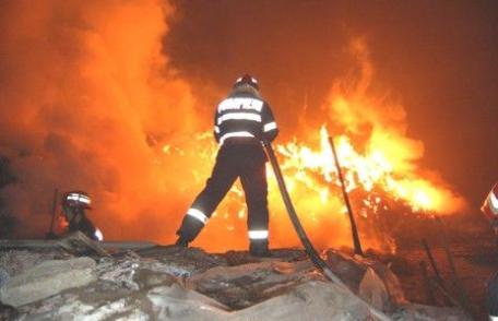 Conac boieresc distrus parţial într-un incendiu