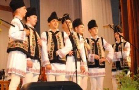 Vezi care sunt laureații Festivalului de folclor „Dorule, floare de rouă” ediția a XII–a!