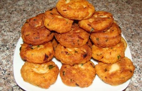 Pifteluțe de cartofi cu verdeață