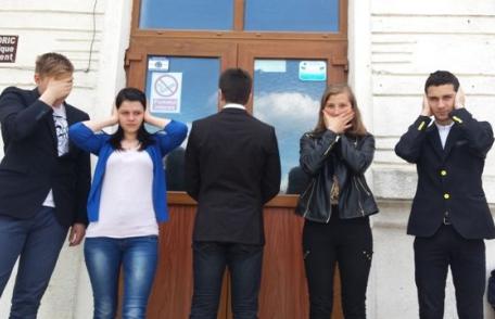 Colegiul Naţional „Grigore Ghica” Dorohoi - proiectul „NUSH SĂ VB” la final - FOTO