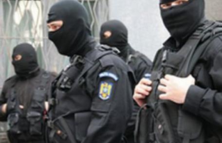 Percheziții la 49 de sucursale Omniasig. Zeci de directori, suspectaţi de falsificare de poliţe