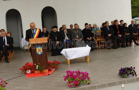 Amfiteatru inaugurat la Pomârla în prezenţa mai multor profesori universitari - FOTO