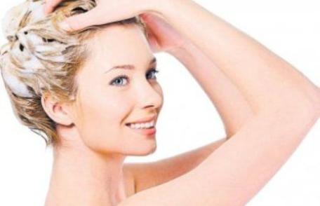 Cât de frecvent trebuie să ne spălăm părul pentru a fi sănătos