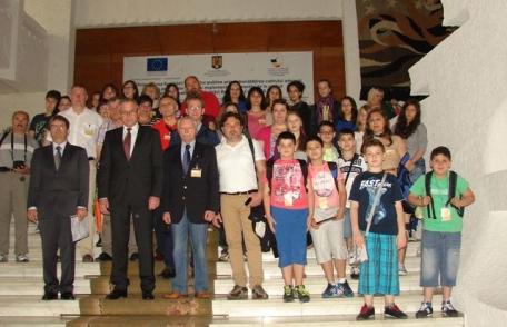 Șeful delegației italiene Comenius: „În Italia este foarte greu să-l întâlneşti pe prefect, de aceea apreciem mult această întâlnire” - FOTO