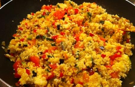 Cușcuș cu dovlecei la tigaie
