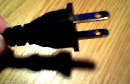 Faci economie dacă scoţi din priză electronicele când pleci de acasă