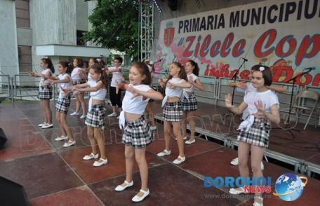 Zilele Copilului Dorohoi 2014: Copii talentați de toate vârstele în a doua zi de spectacol – FOTO