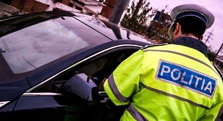Depistat de poliţişti în timp ce conducea un autoturism neînmatriculat