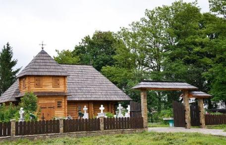 Luni în a doua zi de Rusalii credincioşii sunt invitaţi la resfinţirea Bisericii de lemn „Sfânta Treime” şi „Sfinţii Voievozi” din Talpa