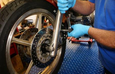 Toate maşinile din UE vor suna singure la 112, în caz de accident, până în 2017. Este oficial