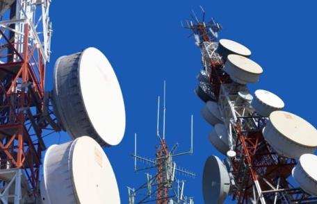 Atenţie, se ascultă telefoanele! Vodafone: Există cabluri secrete...