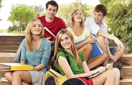 Elevii pot experimenta viaţa de student. Iată cum te poţi înscrie în program