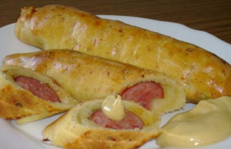 Rulouri calde cu cârnăciori