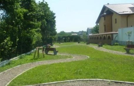 Primăria Botoşani a amenajat primul parc din ţară, destinat exclusiv câinilor de companie