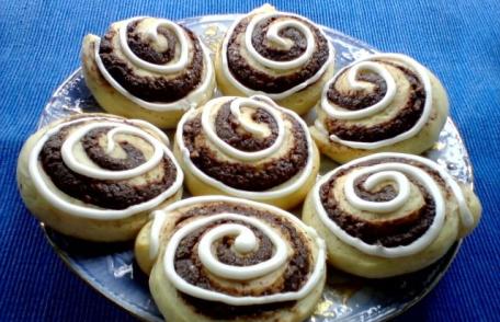 Rulouri cu ciocolată și nucă