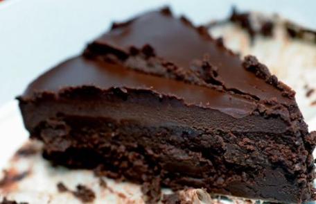 Prăjitură cu migdale și 2 feluri de ciocolată